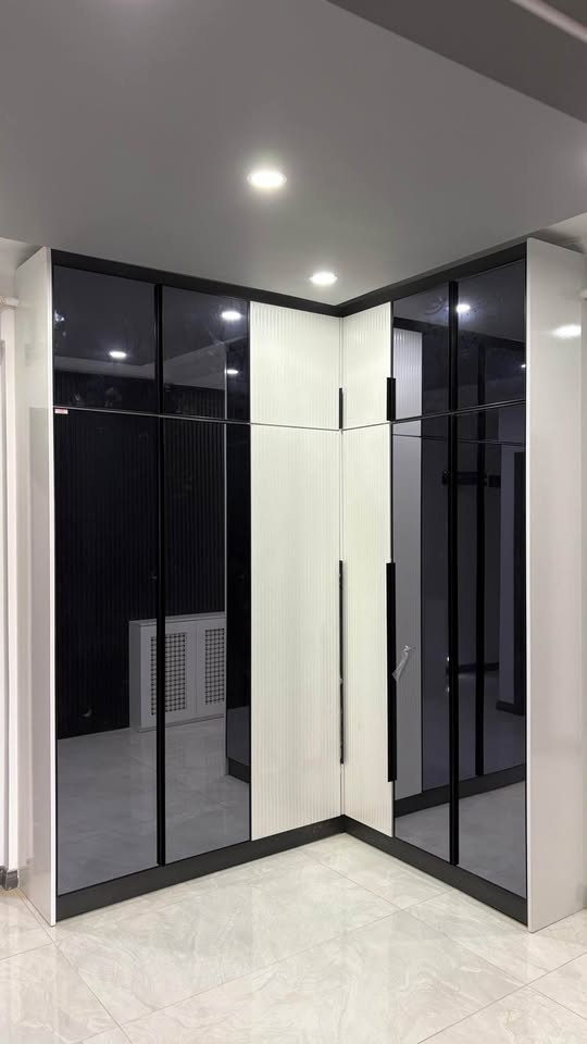 Reflekte Camlı Modern Vestiyer